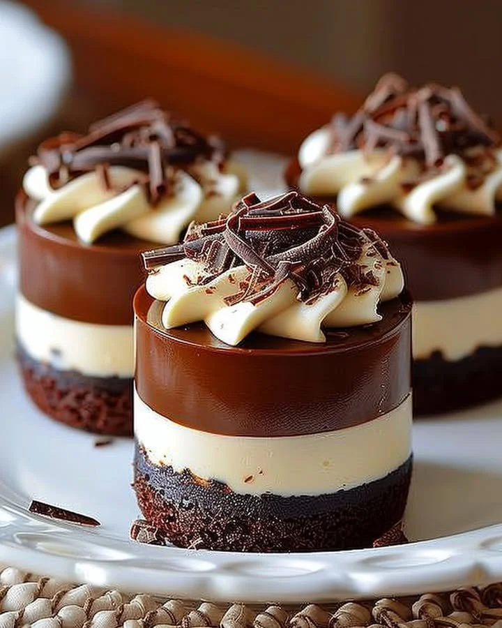 Delicious Chocolate Royale Mini Cakes for a sweet dessert experience